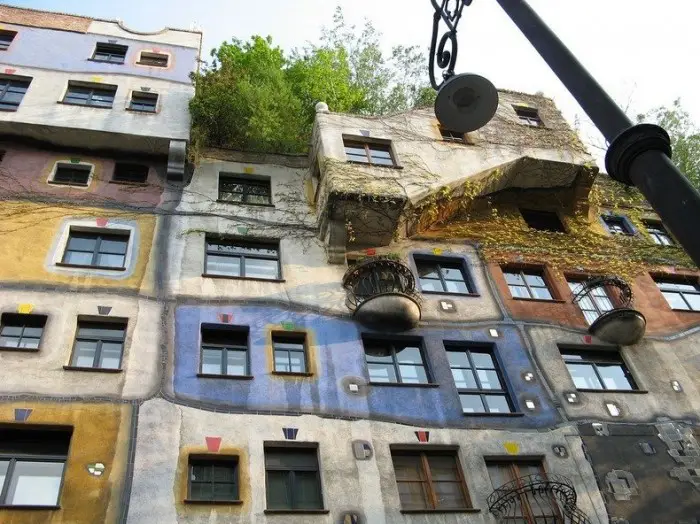 Необычная архитектура Фриденсрайха Хундертвассера (Friedensreich Hundertwasser)