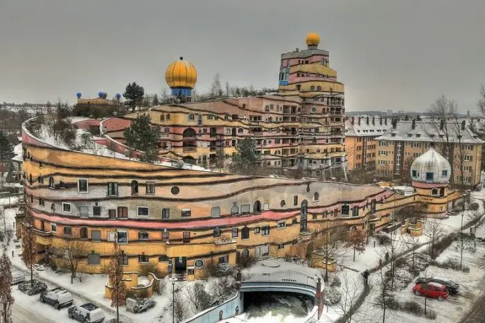 Необычная архитектура Фриденсрайха Хундертвассера (Friedensreich Hundertwasser)