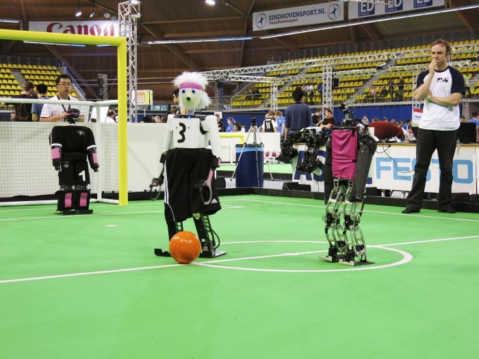 Выставка роботов «RoboCup 2013» в Нидерландах