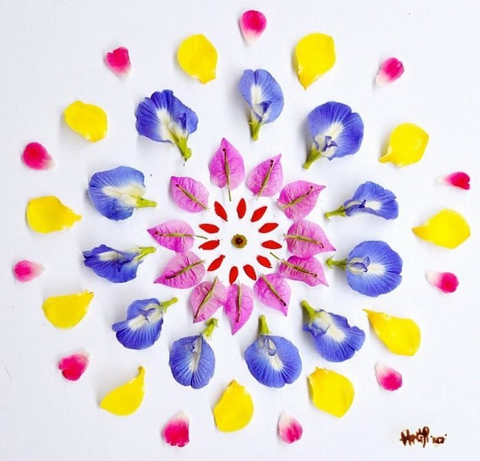 Flower drawings by Hong Yi