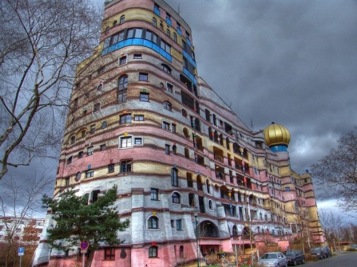 Необычная архитектура Фриденсрайха Хундертвассера (Friedensreich Hundertwasser)