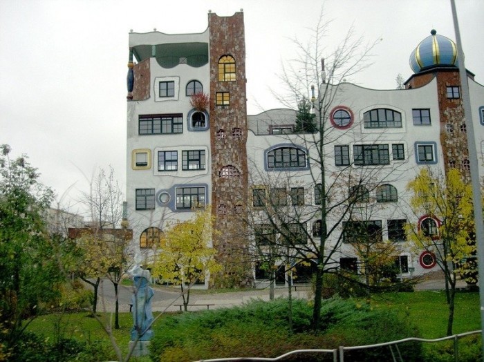 Незвичайна архітектура Фриденсрайха Хундертвассера (Friedensreich Hundertwasser)