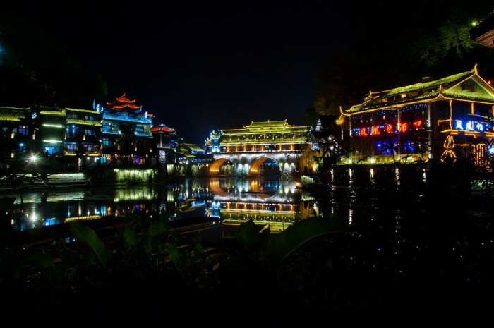 Fenghuang & ndash; city of frozen time