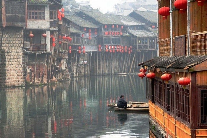 Fenghuang & ndash; city of frozen time