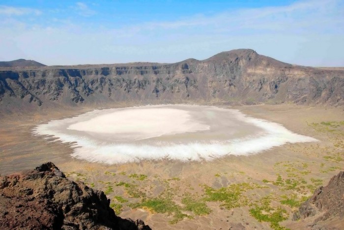 Pearl White Crater Al-Waba