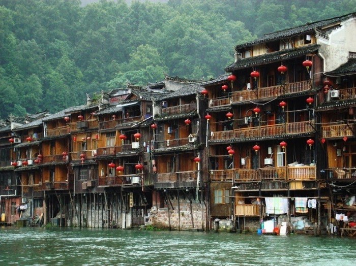 Fenghuang & ndash; city of frozen time