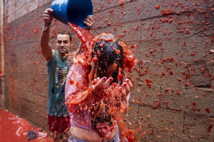 Фестиваль & laquo; La Tomatina 2013 & raquo ;: зроби все червоним