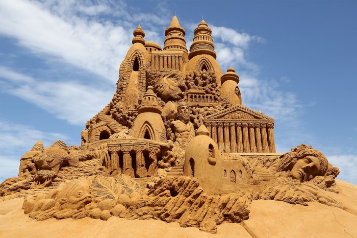 Giant sculptures from the sand