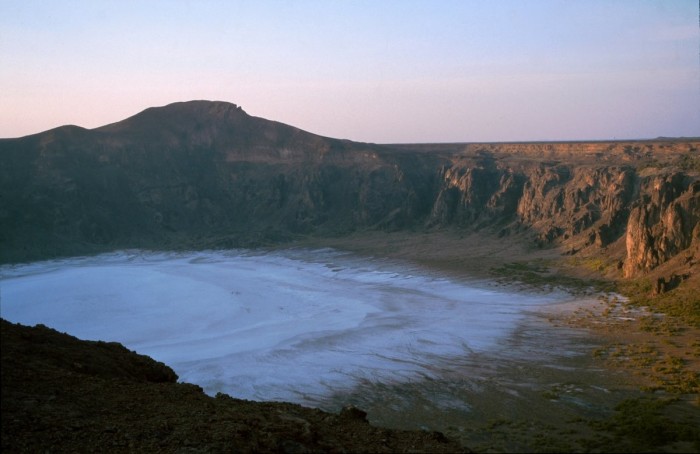 Pearl White Crater Al-Waba