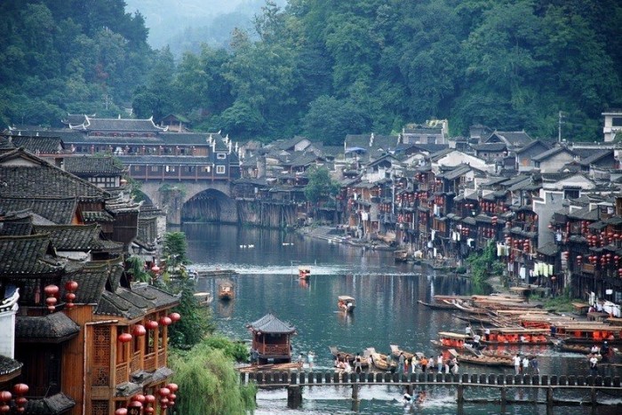 Fenghuang & ndash; city of frozen time