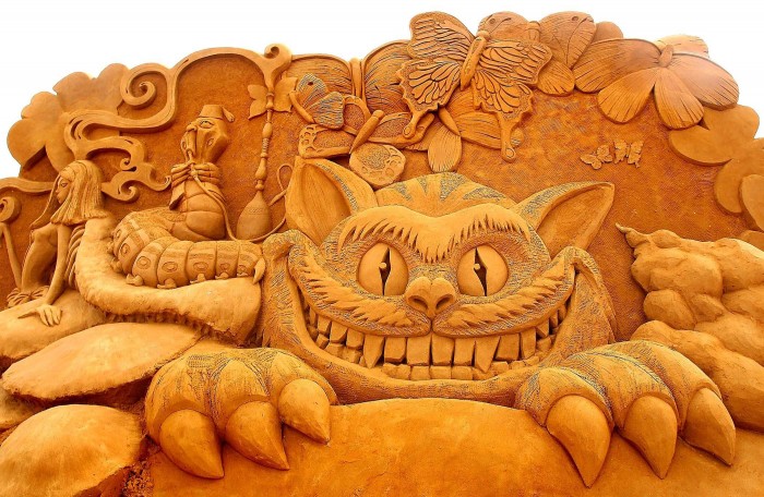 Giant sculptures made of sand
