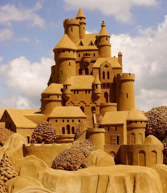 Giant sculptures from the sand