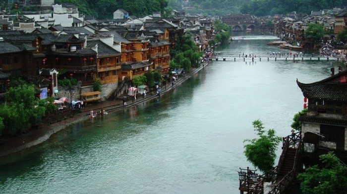 Fenghuang & ndash; city of frozen time