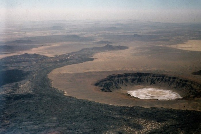 Pearl White Crater Al-Waba