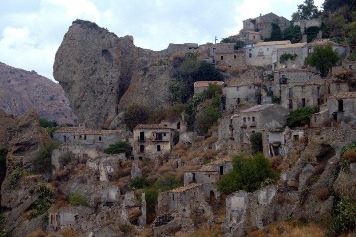 Ghost towns in Italy