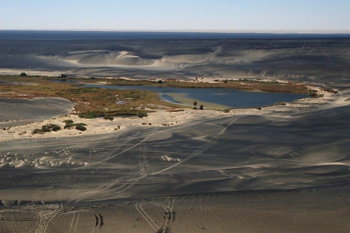 Wow-en-Namus & Oasis inside the crater