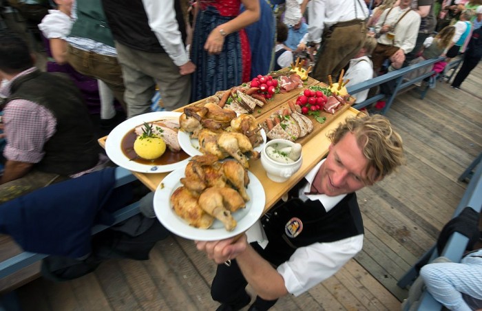 В Германии открылся очередной пивной фестиваль «Oktoberfest»