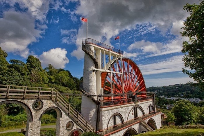 The world's largest water-lifting wheel