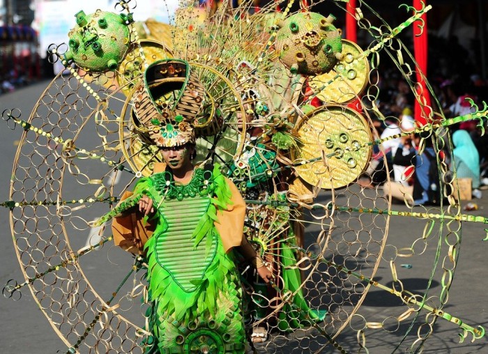 Карнавал моди & laquo; Jember Fashion Carnaval & raquo; в Індонезії