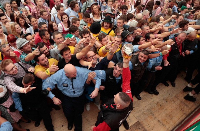 В Германии открылся очередной пивной фестиваль «Oktoberfest»