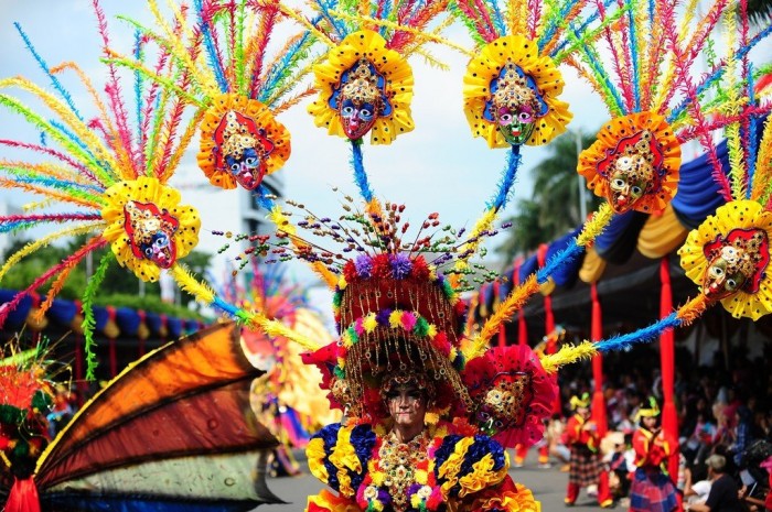 Карнавал моди & laquo; Jember Fashion Carnaval & raquo; в Індонезії