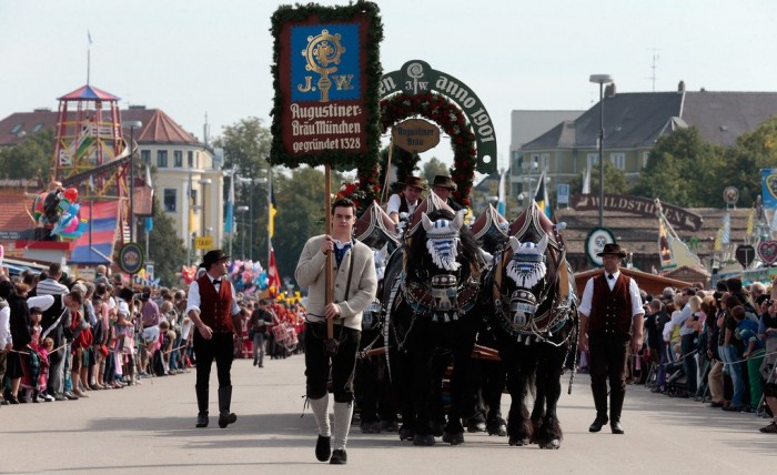 У Німеччині відкрився черговий пивний фестиваль & laquo; Oktoberfest & raquo;