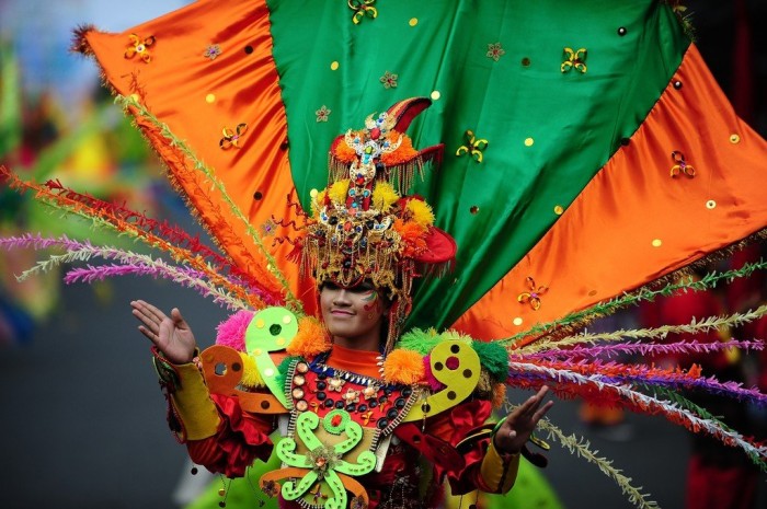 Карнавал моди & laquo; Jember Fashion Carnaval & raquo; в Індонезії