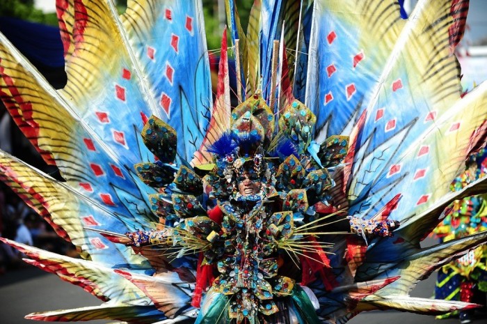 Карнавал моди & laquo; Jember Fashion Carnaval & raquo; в Індонезії