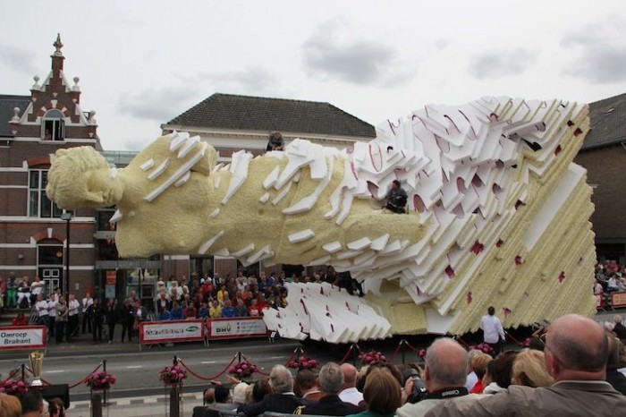 Гигантские цветочные скульптуры парада «Corso Zundert 2013»