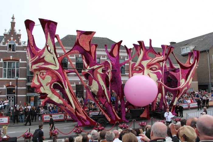Гигантские цветочные скульптуры парада «Corso Zundert 2013»