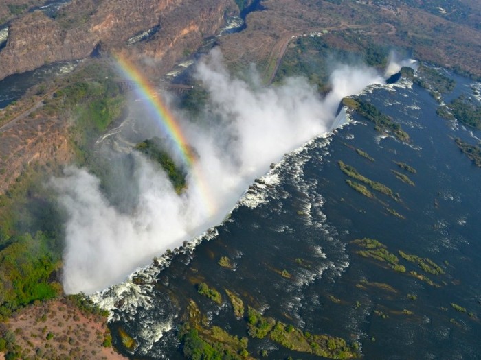 Водоспад Вікторія & ndash; гримить дим Африки