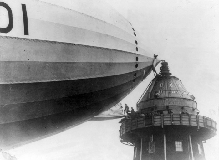 Airships: four centuries of history