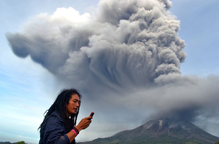 Volcanic eruptions: Sinabung VS Etna