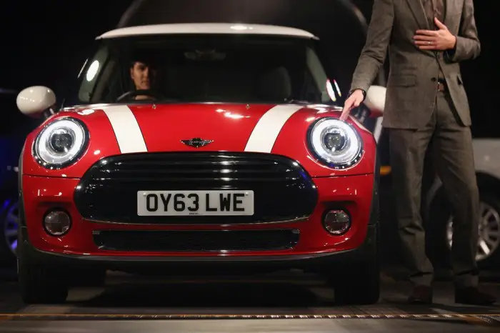 Компания BMW представила новое поколение MINI Cooper
