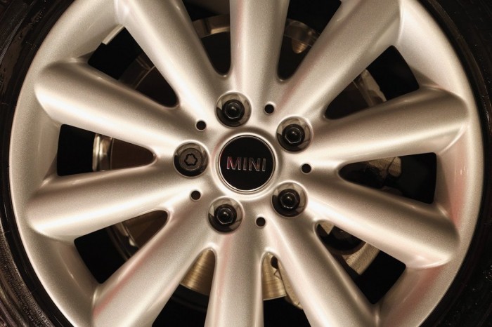 Компанія BMW представила нове покоління MINI Cooper