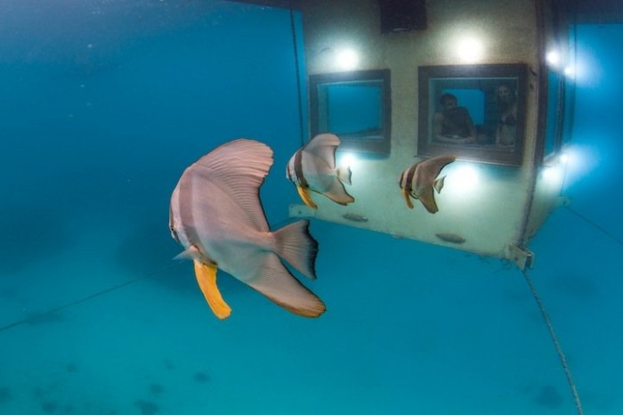 Мультиуровневый плавающий отель Manta Resort