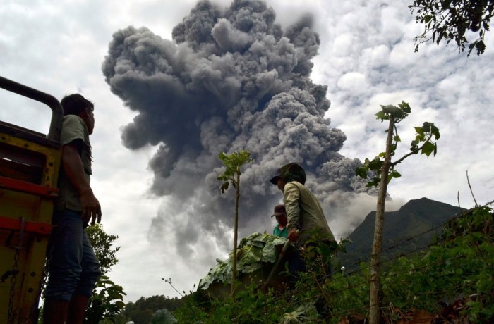 Volcanic eruptions: Sinabung VS Etna