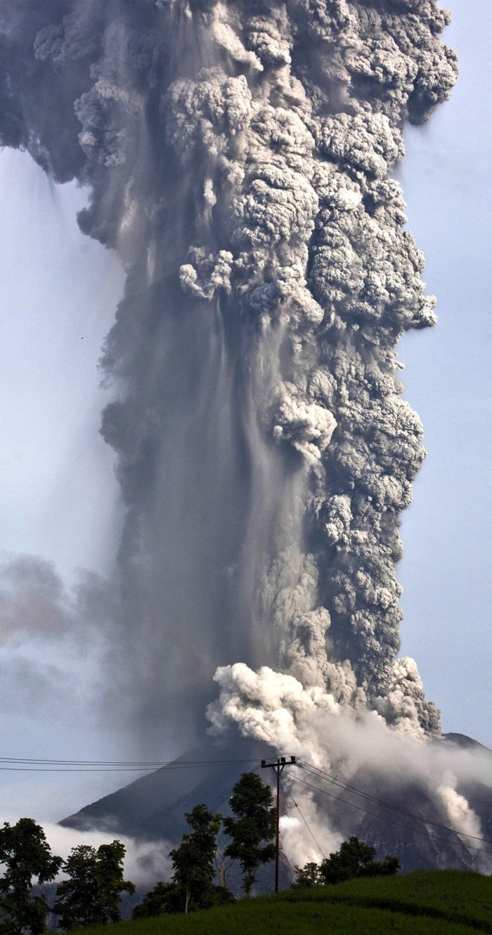 Volcanic eruptions: Sinabung VS Etna