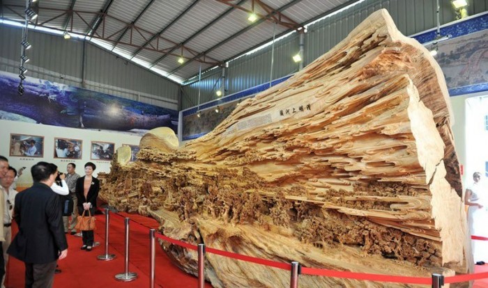 The world's largest wooden sculpture