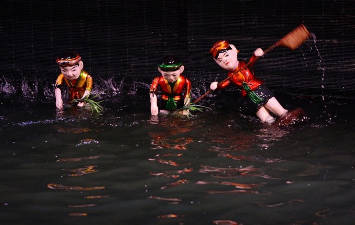  Театр ляльок на воді
