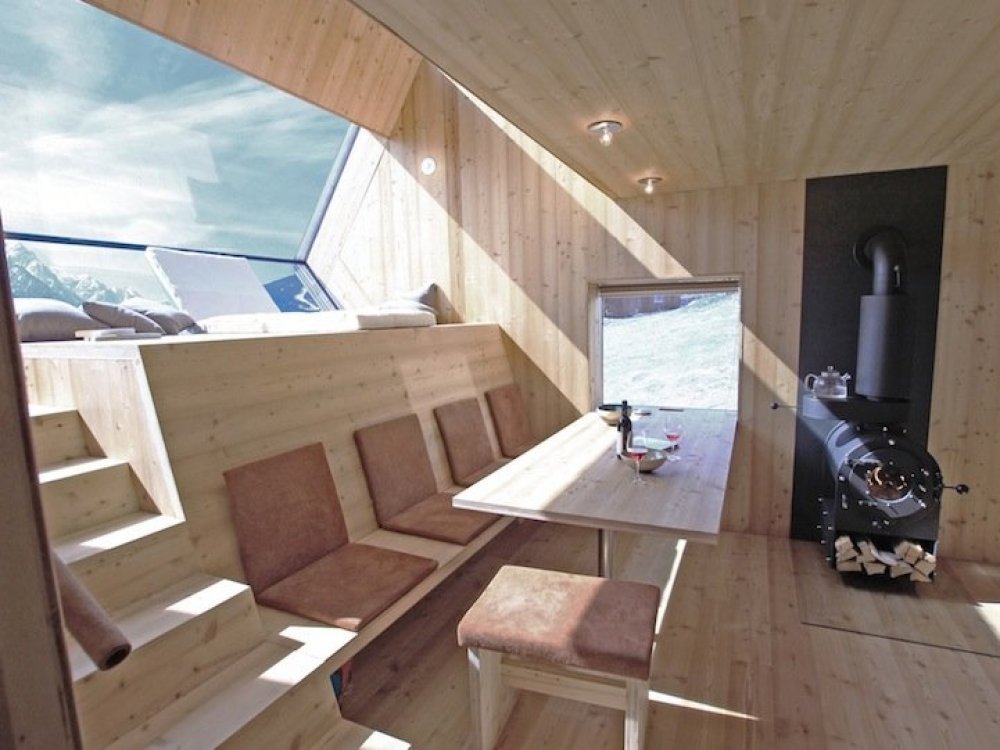 Compact house Ufogel with a view of the Alps
