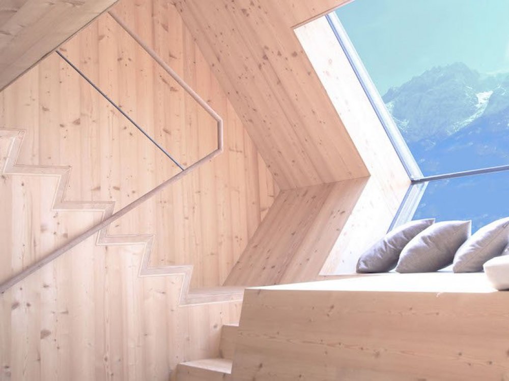 Compact house Ufogel with a view of the Alps