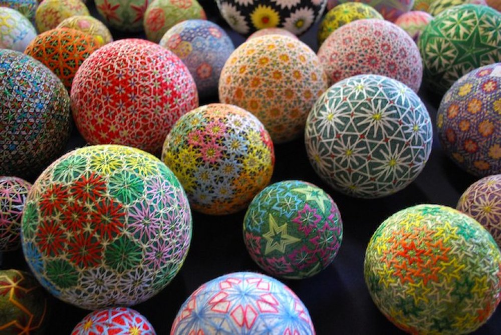 The balls of the temari performed by the 92-year-old grandmother