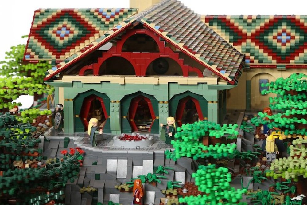 Форпост по мотивам «Властелина Колец» из 200 тысяч LEGO-деталей