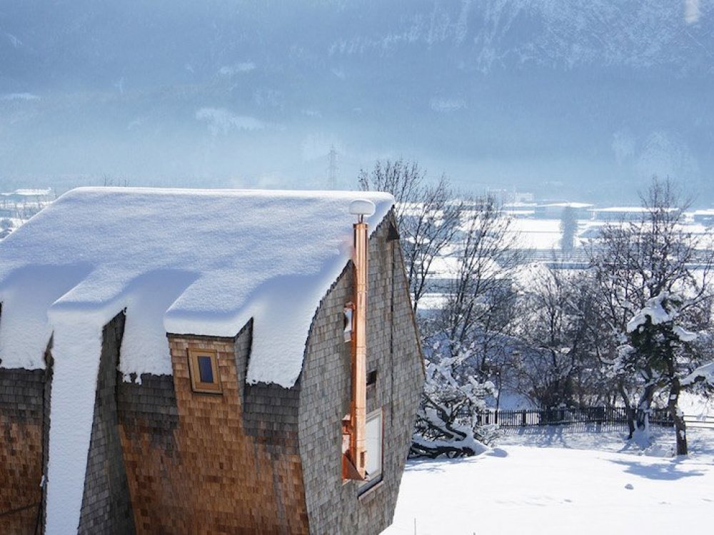 Compact house Ufogel with a view of the Alps