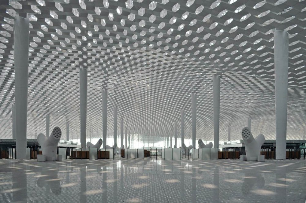Футуристичний термінал аеропорту Шеньчжень Баонань
