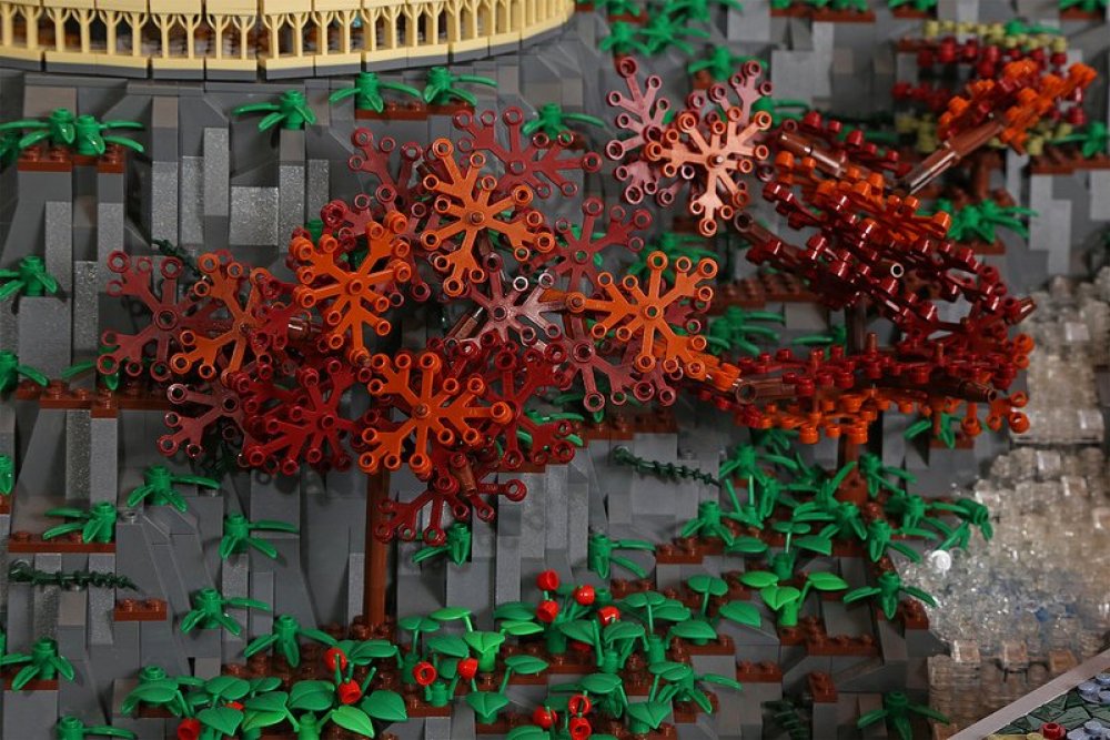 Форпост по мотивам «Властелина Колец» из 200 тысяч LEGO-деталей