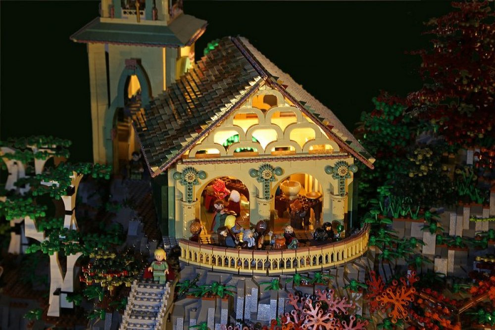 Форпост за мотивами & laquo; Володаря Кілець & raquo; з 200 тисяч LEGO-деталей