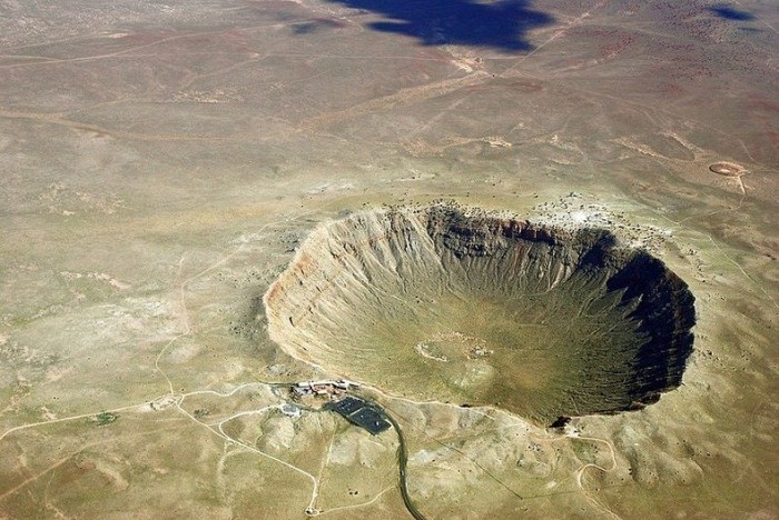 Кратер Бэррингера - самый большой в мире метеоритный кратер