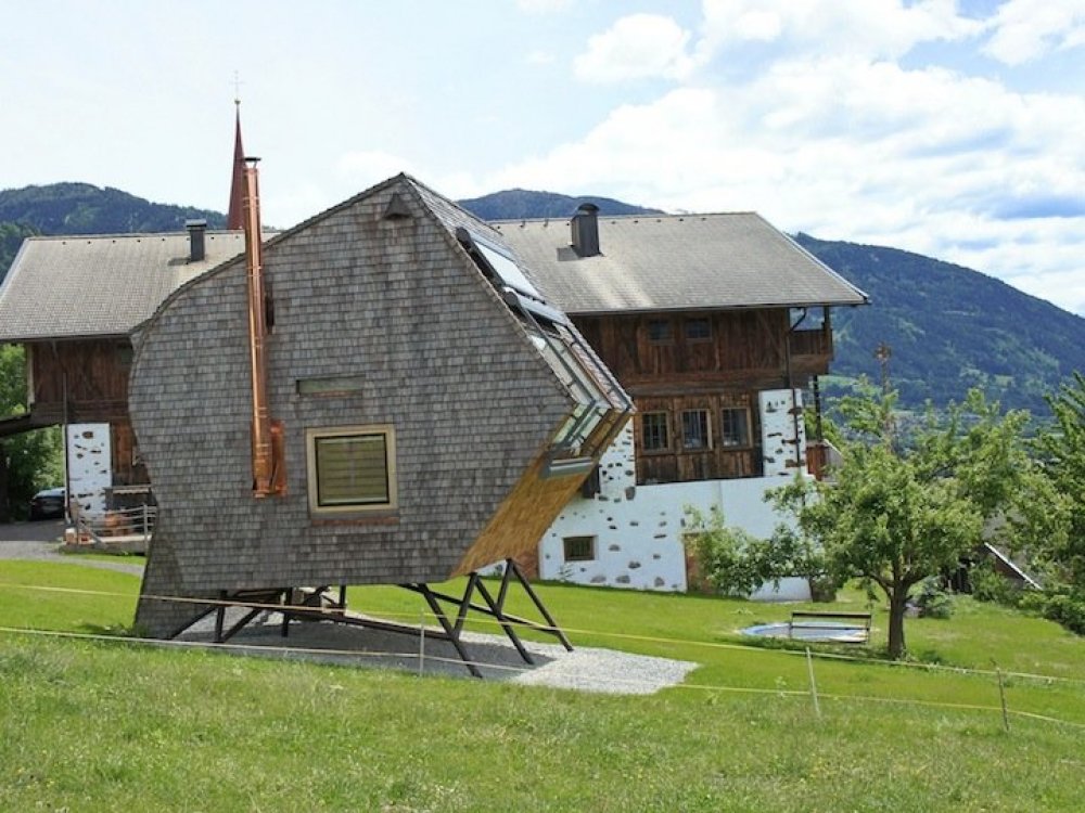 Compact house Ufogel with a view of the Alps